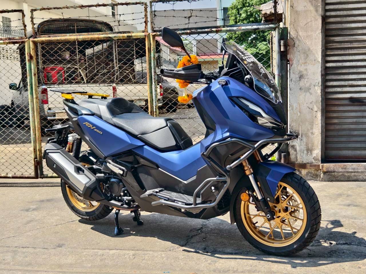 Crash bar For Honda ADV350 2025 TFT model, Non-footrest mounting type.