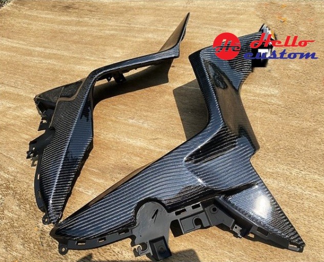 Carbon Front Side logo Cover XMAX  