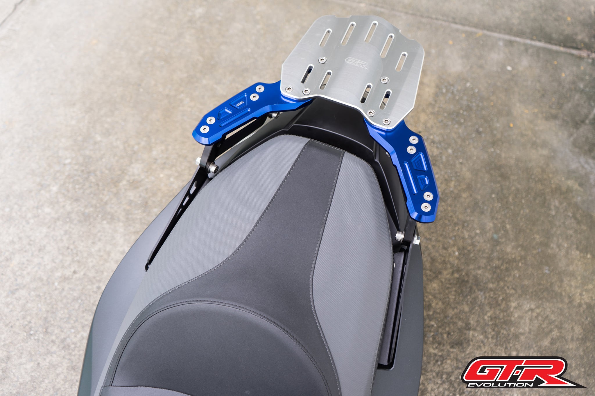Rear luggage rack + Hand grip 2D GTR FORZA-350