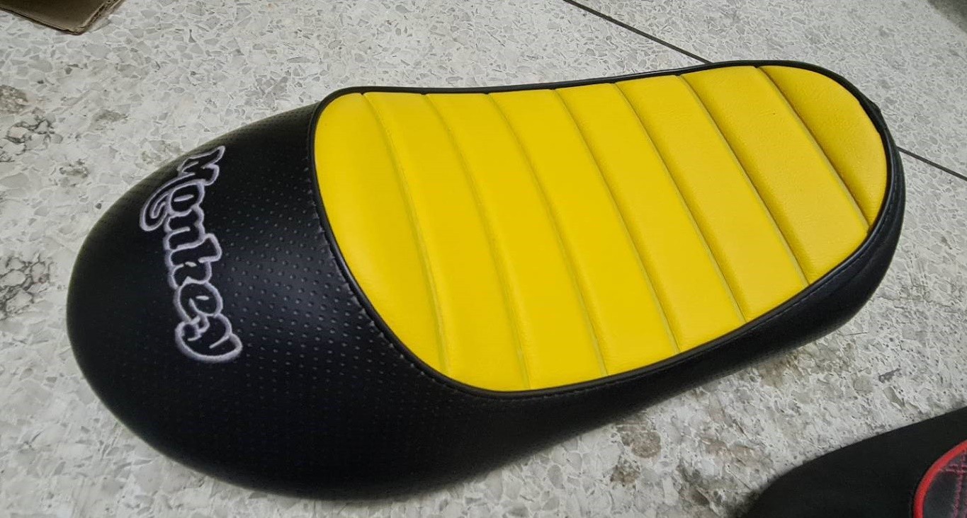 Seat Yellow Honda Mankey 125 