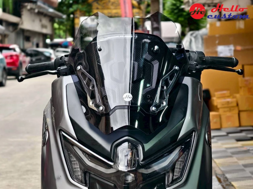 Racing style windshield for Yamaha Nmax155 2025 Standard and Turbo models.